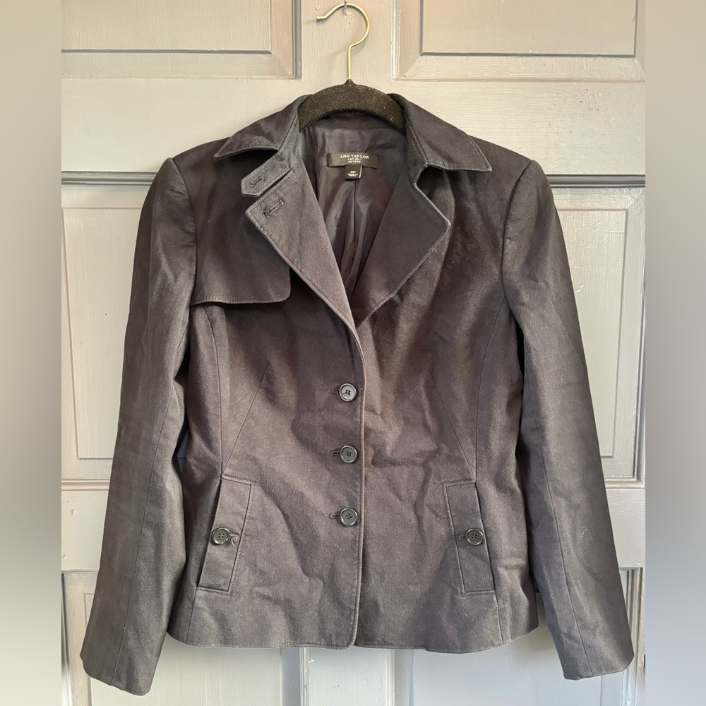 Ann Taylor Deep Navy (Almost Black) Peacoat Fitted Style Blazer Size 2P
